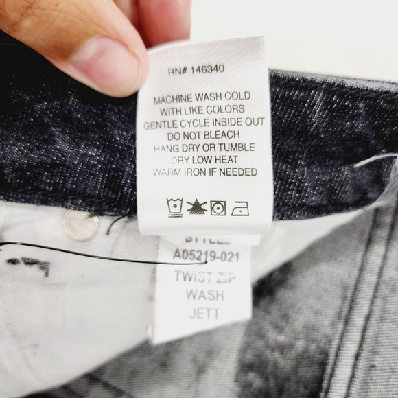 AMO Twist Zip Slim Fit Mid-Rise Ankle Jeans NEW Size 28 in Jett Wash - Picture 14 of 14